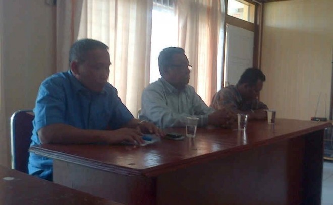 Madian Saswadi, Arpah Hap dan Akmaluddin saat berada di KPU Provinsi Jambi